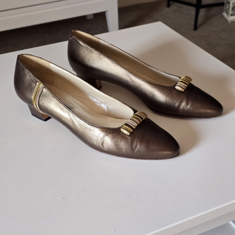 Vintage Bally Elegant Leather Pumps Color Bronze